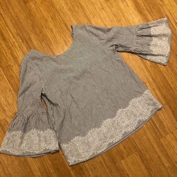 Jun & Ivy Tops - Jun & Ivy NWT Medium Blue white Top Striped Lace Spring coquette office girly